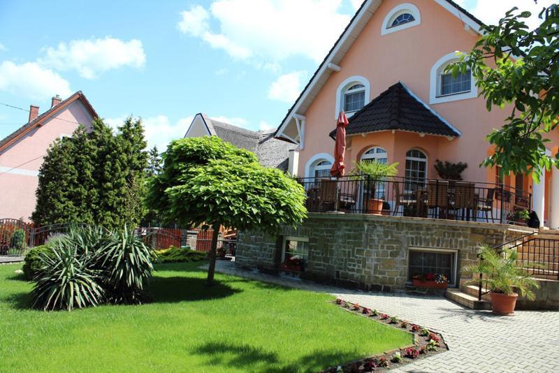 Hotel Barackvirág Panzió Tihany Exterior foto